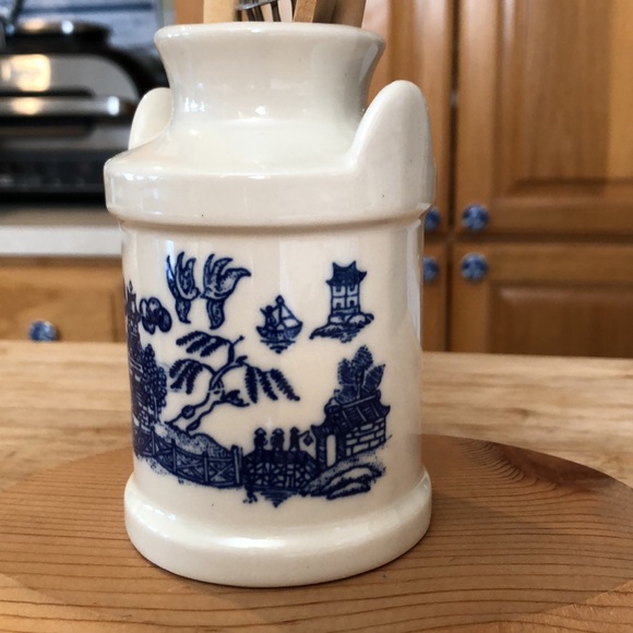 Ceramic Decorative Blue Willow Milk Jug Utensil Holder - Picture 5 of 6